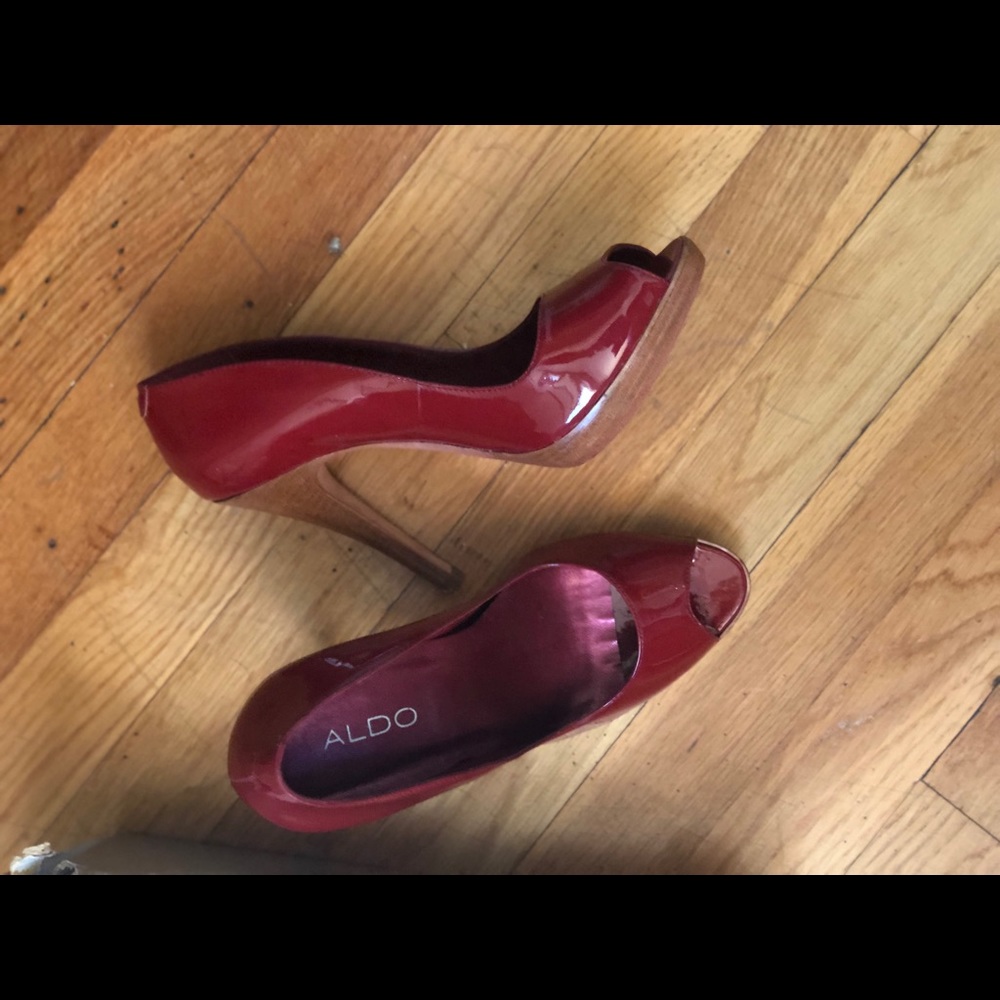 Red pee toe